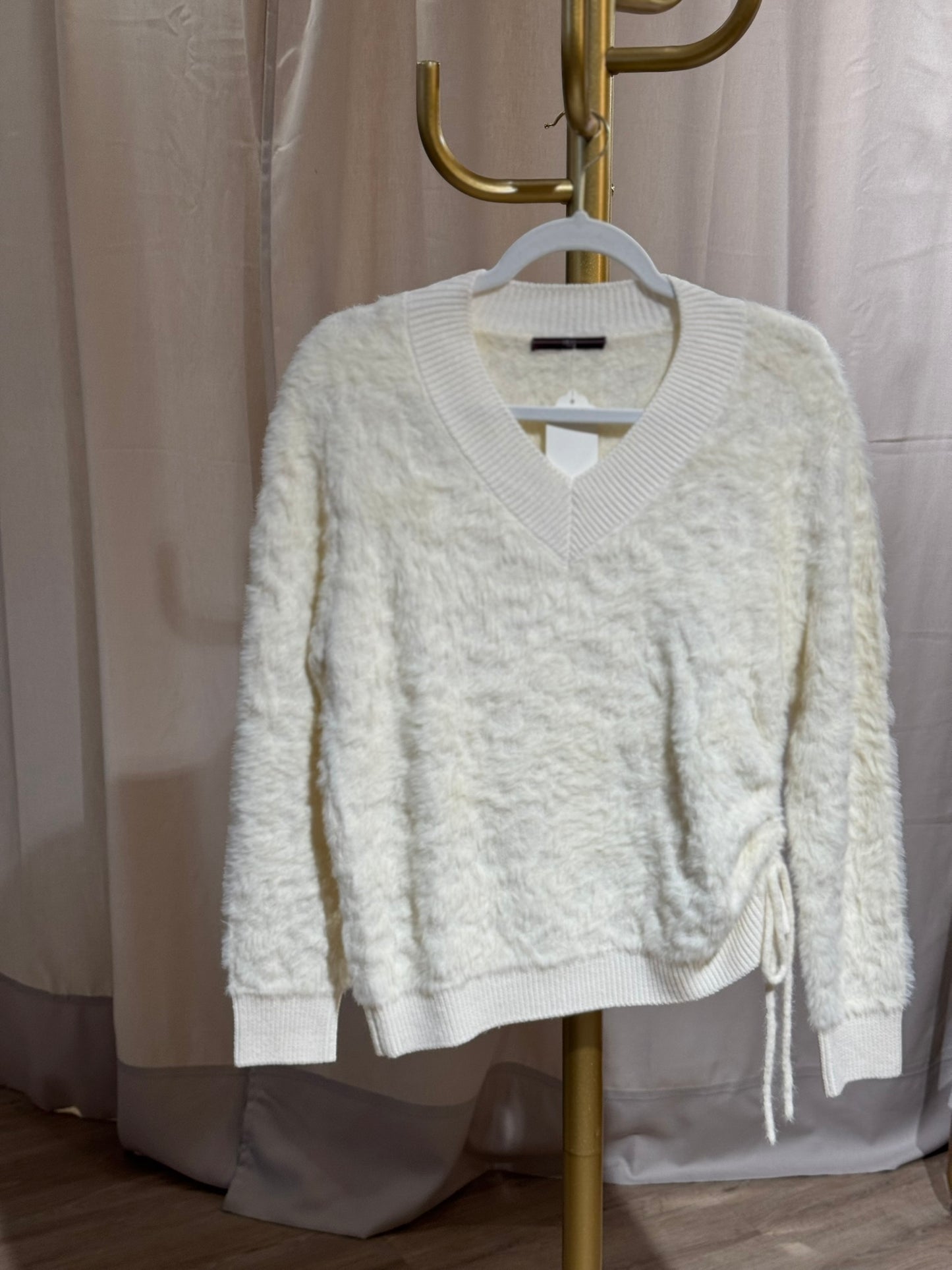 High - Flauschiger Pullover mit seitlicher Raffung - cremefarben