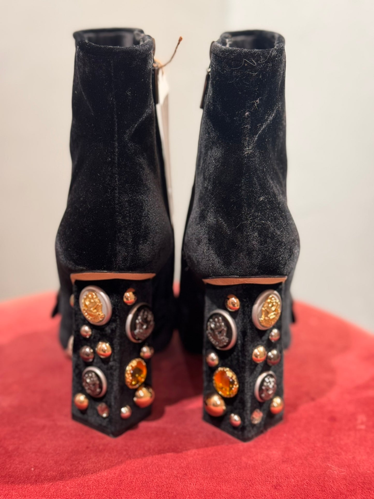 Dolce & Gabbana Stiefeletten Samt Gr 37,5 Perlen Steine Absatz